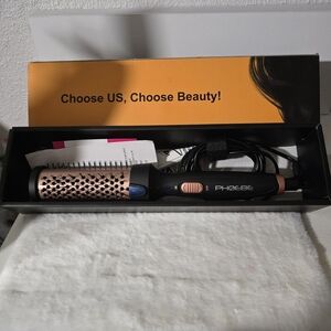 Phoebe Hot Tools Electric Blow Out Round Brush